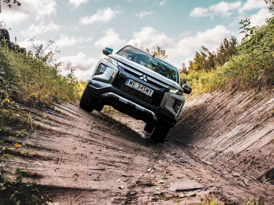  Mitsubishi L200 Double Cab 2019 года  (WW) (фото 4 из 42)